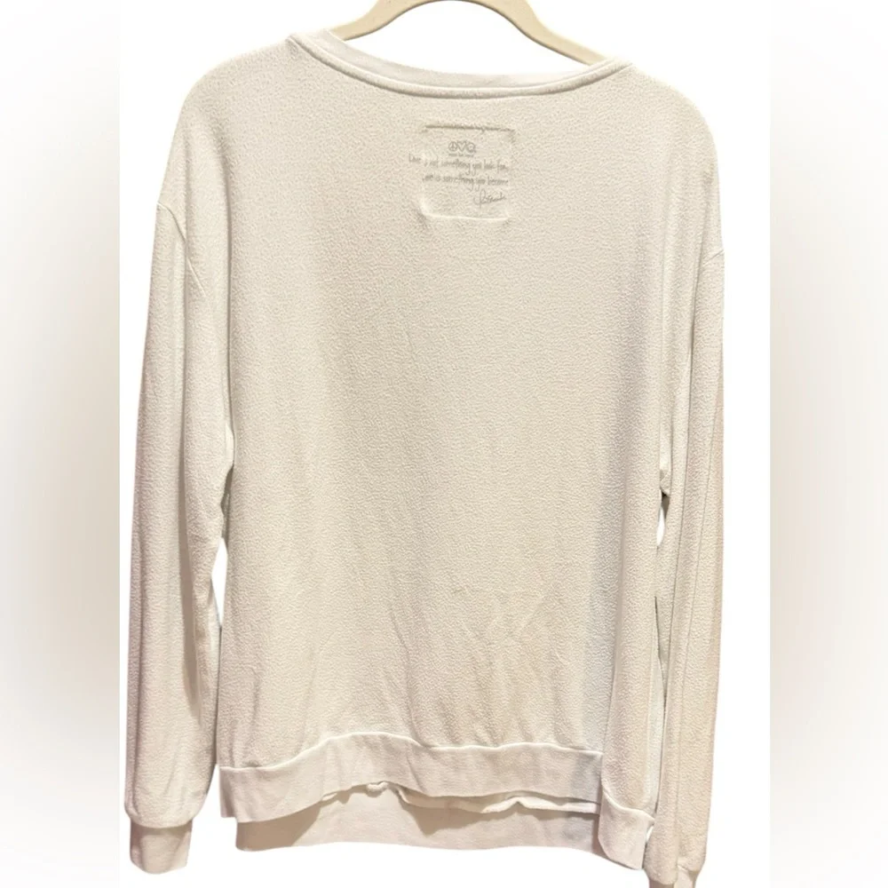 PEACE Love WORLD Pullover White Top - Picture 3 of 10
